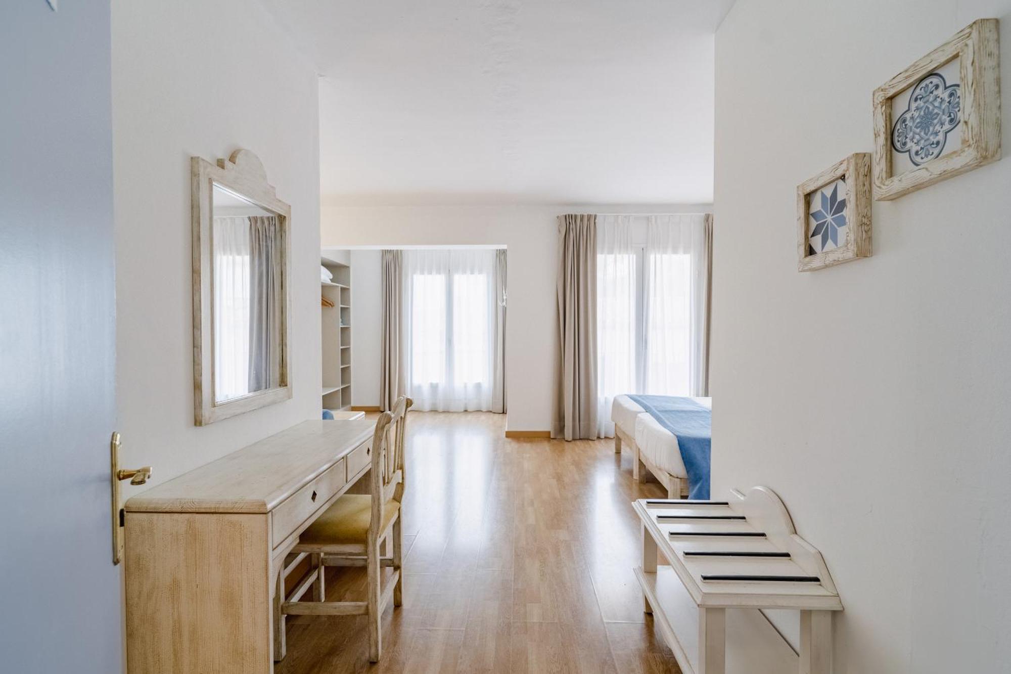 Hostal Hpc Porto Colom Экстерьер фото