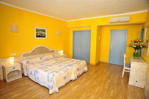 Hostal Hpc Porto Colom Экстерьер фото